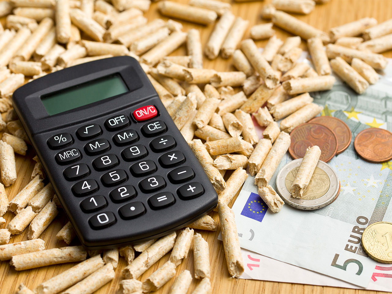 Taschenrechner mit Holzpellets